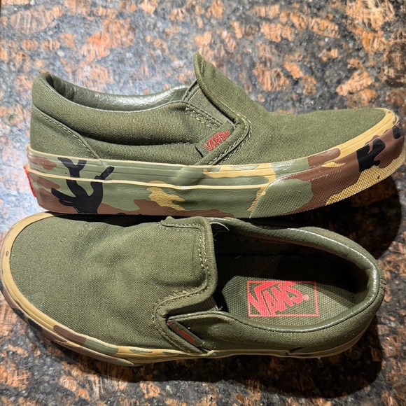 Vans Kids Sneakers in Olive Green and Camouflage-NWOT - Picture 3 of 4